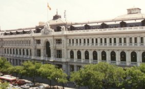 Fachada principal del Banco de España (Calle Alcalá, Madrid)
